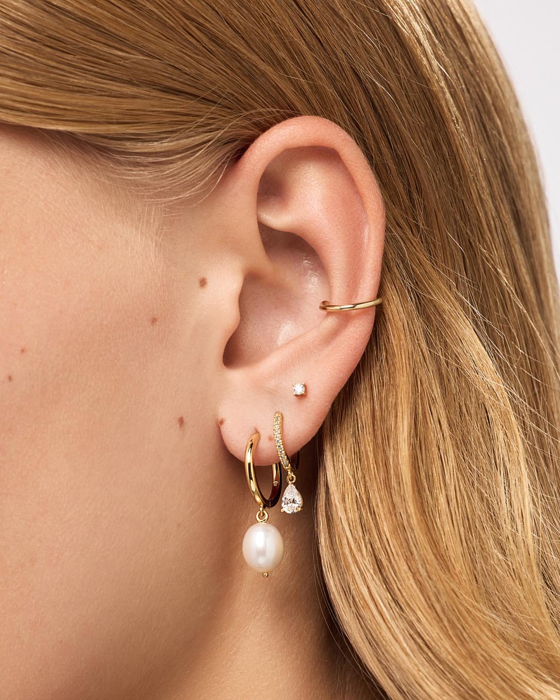 Pearl Hoops - Medium Frida