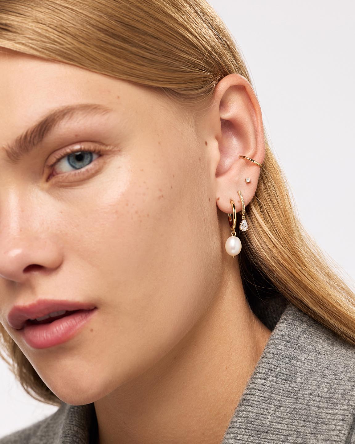 Pearl Hoops - Medium Frida